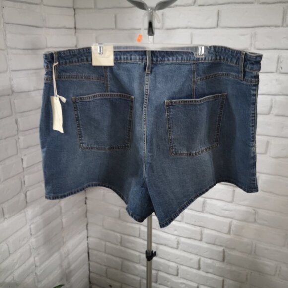 NWT Universal Thread Ladies Size 24W Medium Wash High Rise A-line Jean Shorts - Picture 2 of 16